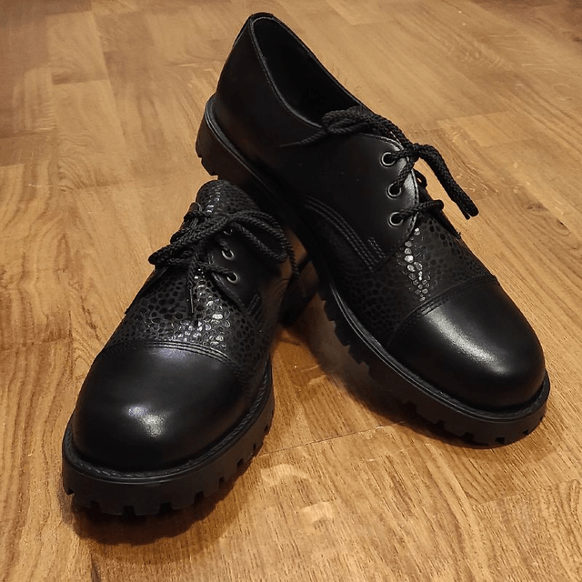 Crocodile Rock Black