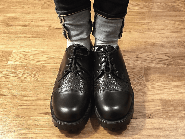 Crocodile Rock Black